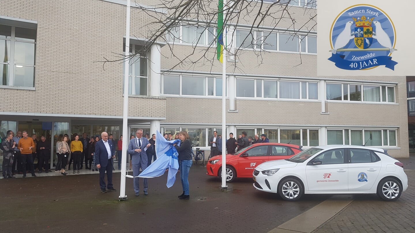 Hijsen Vlag Startsein 40 Jaar Gemeente Zeewolde Zeewolde Actueel Uw Huis Aan Huis Nieuwsblad