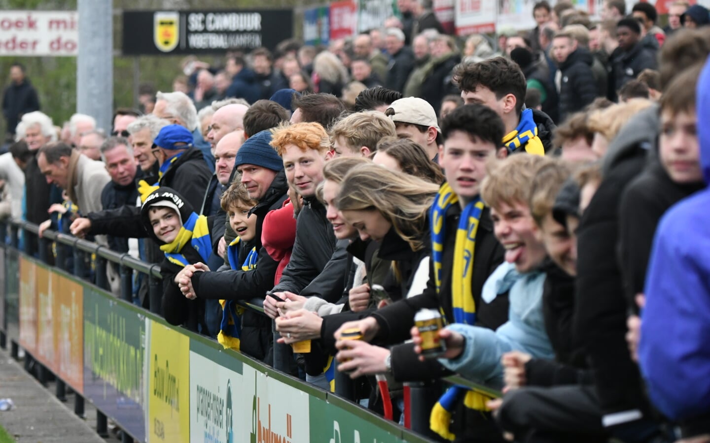 De meegereisde supporters van Olde Veste