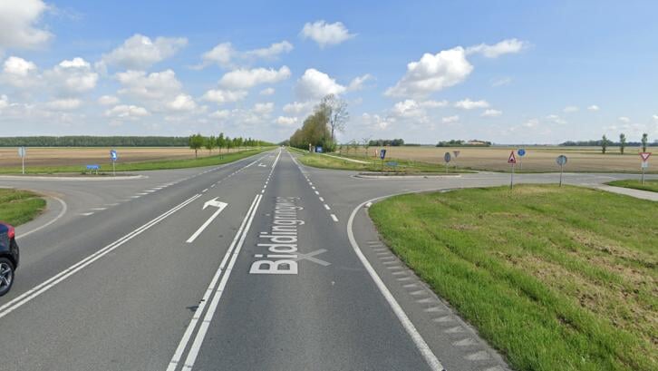 De kruising van de Biddingringweg en Palingweg zou eigenlijk ongelijkvloers moeten zijn.