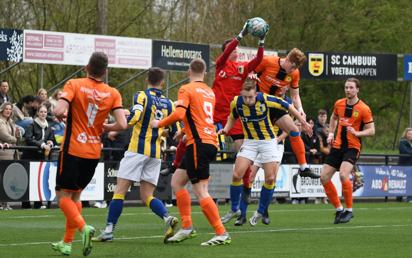 Hessel Eikelboom is present bij een van de vele aanvallen 