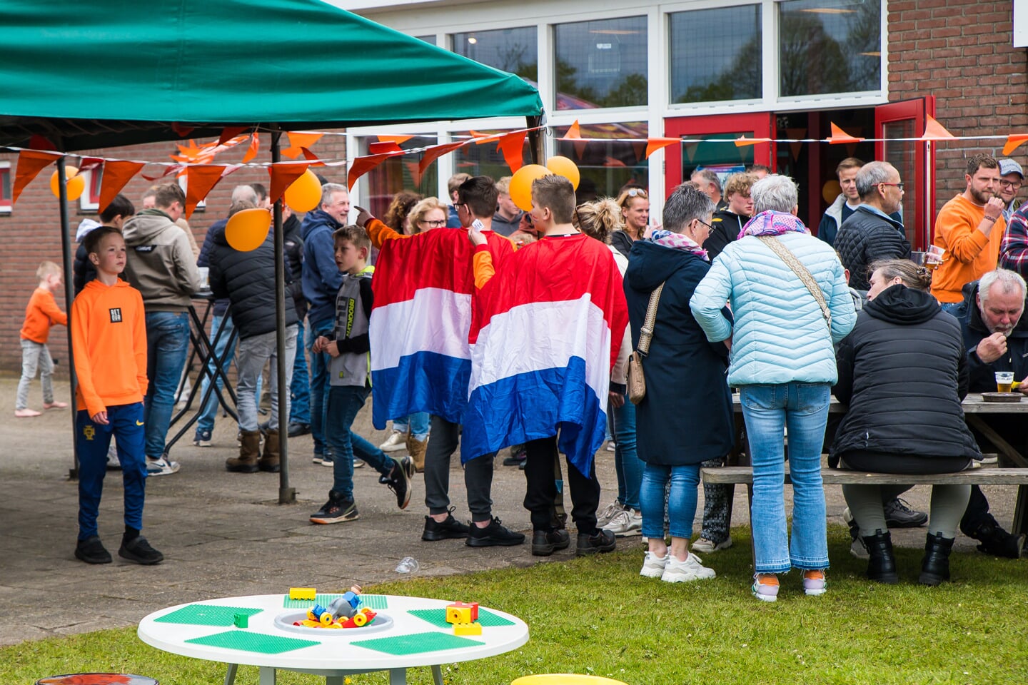 Koningsdag op het sportveld van SV Giethoorn.