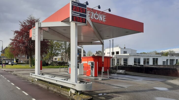 De eigenaar van het tankstation wil vooralsnog niet vertrekken.