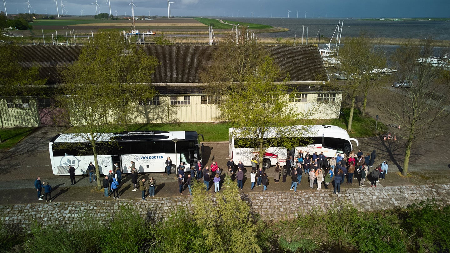 De bustour deed ook Ketelhaven aan.