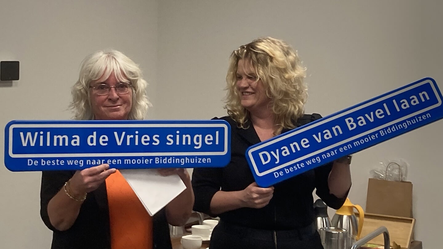 Dorpsbelangen nam afscheid van Wilma de Vries en Dyane van Bavel.