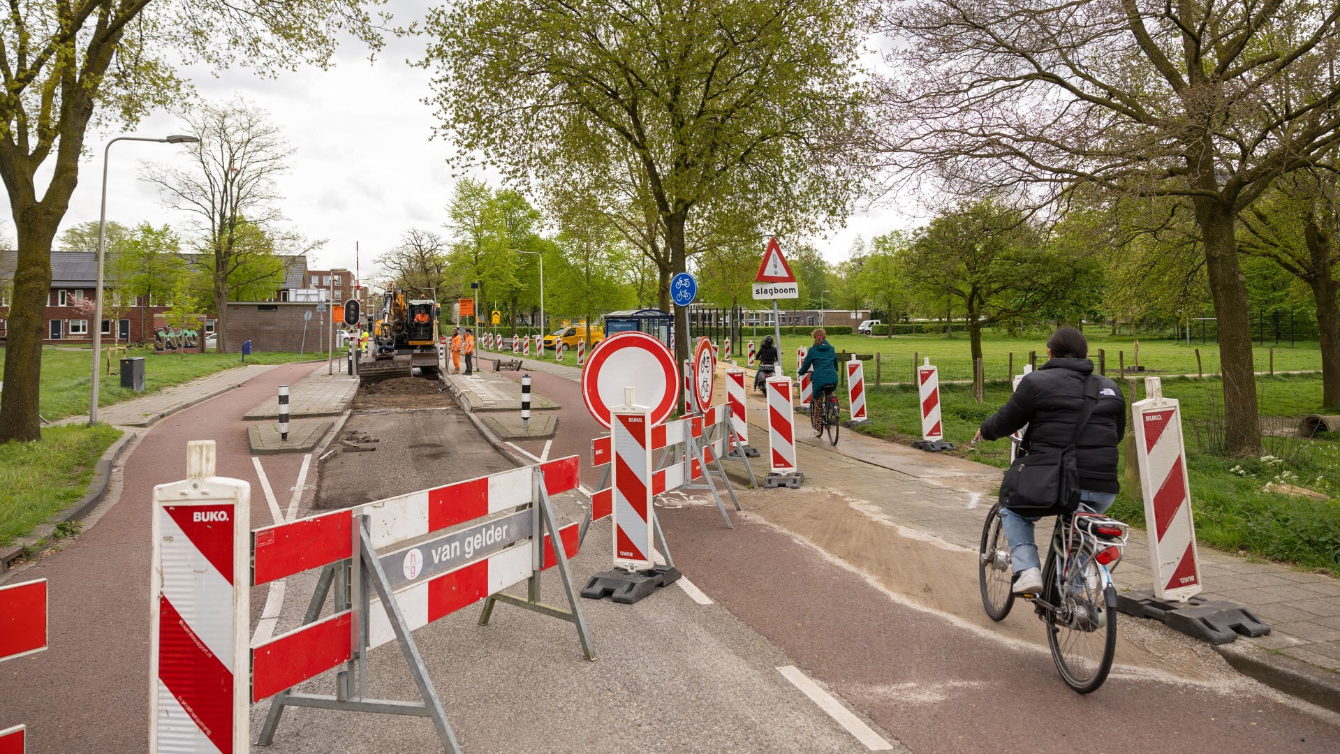 Van vandaag 15 april tot en met vrijdag 19 april is de Bachlaan net voor de Twistvlietbrug afgesloten in verband met werkzaamheden