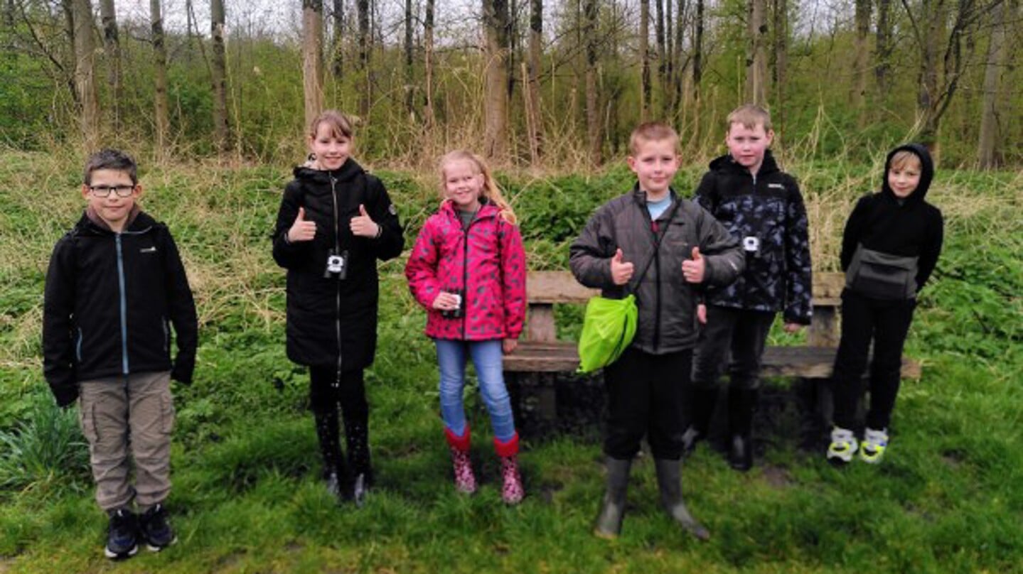 De kinderambassadeurs in het Wisentbos.