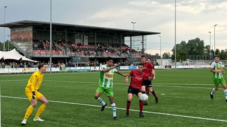 Moment uit de wedstrijd SC Bemmel - Asv Dronten.