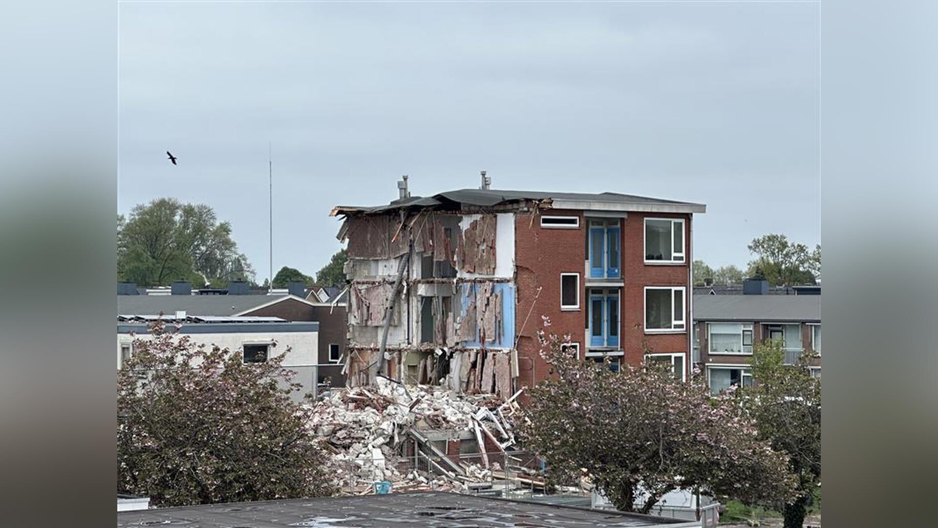 Vrijdag 25 april was al een groot deel van het pand gesloopt.