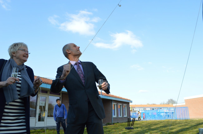 Truus Sweringa en minister Stef Blok bij de afronding van de renovatie in Dronten.