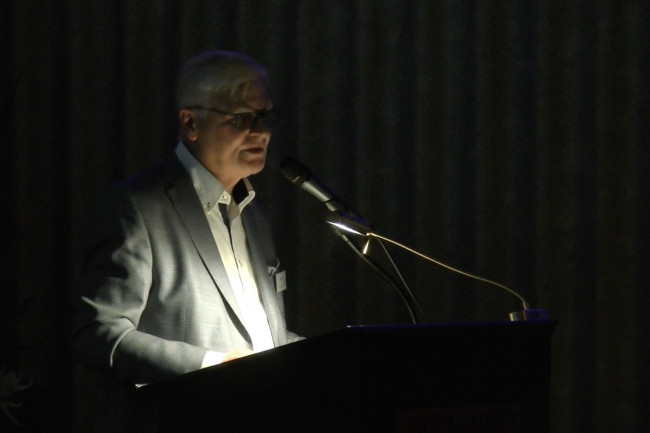 Voorzitter Frits Schmidt van de stichting Geschiedschrijving.