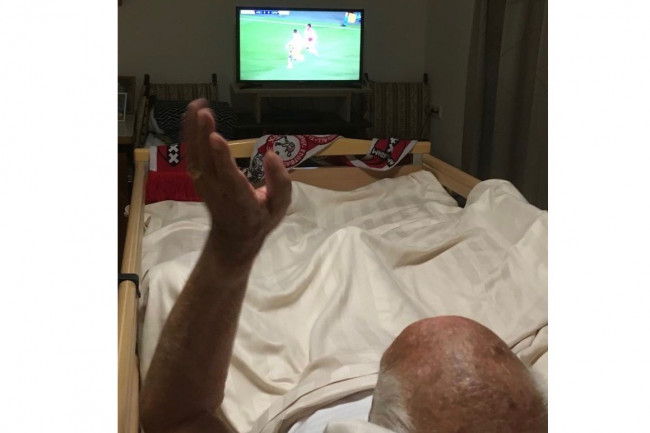 Zo keek de bewoner gisteravond naar de play-offs voor de Champions League.