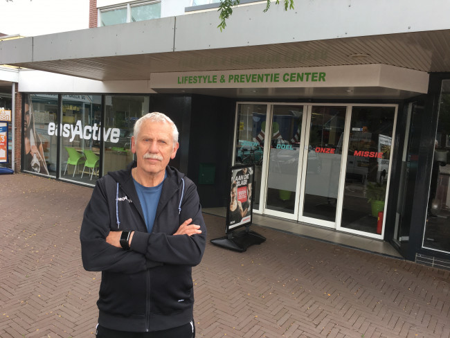 Ad Kragtwijk voor zijn bedrijf in Biddinghuizen.