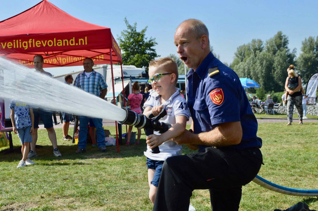 Voor de jeugdbrandweer geldt een minimumleeftijd van 12 jaar.