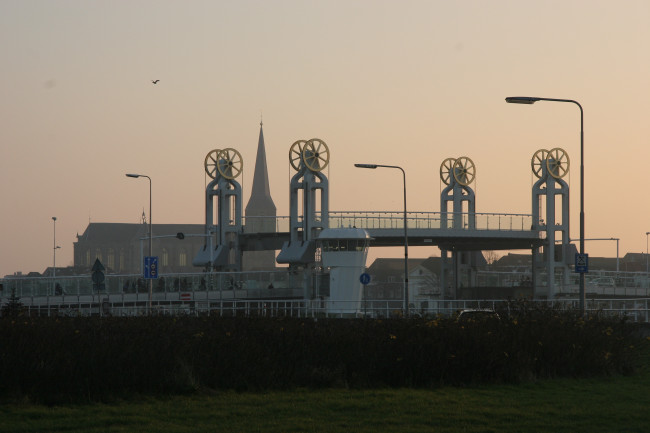 'Bediening Stadsbrug blijft mensenwerk'