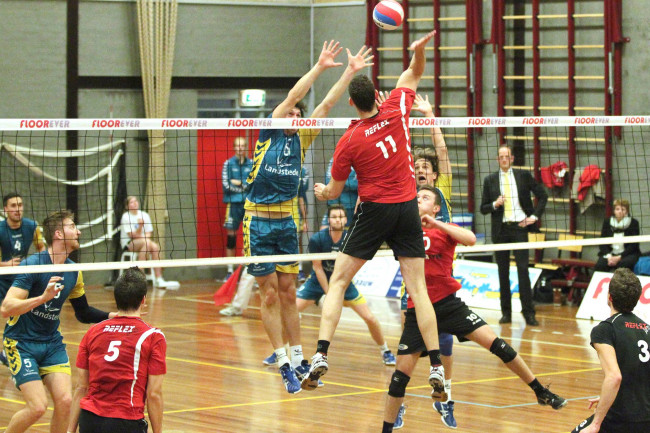 Reflex kan niet stunten in IJsselderby tegen koploper Landstede Volleybal