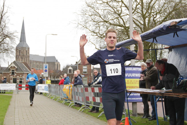Av Isala '96 houdt Kerstcross en Oudejaarsloop