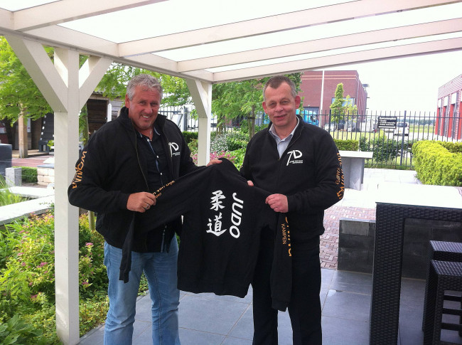 Aannemingsbedrijf Woning steunt judoka’s