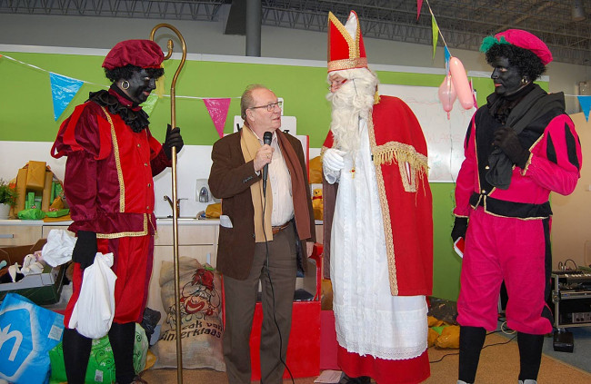 Almere College (via) speelt voor sinterklaas