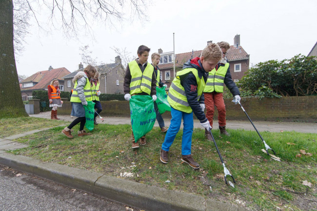 Kinderen gaan de straat op voor Natuurlijk Schoon
