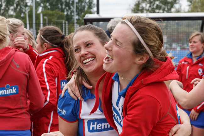 Dames HC Zwolle scheren weer langs de rand van afgrond, maar leven nog