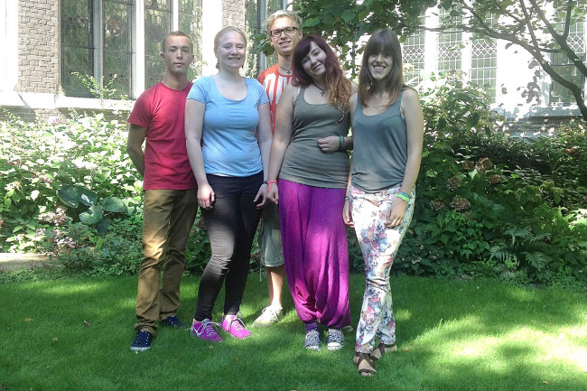 Internationale vrijwilligers lanceren BookCrossing Dominicanenklooster