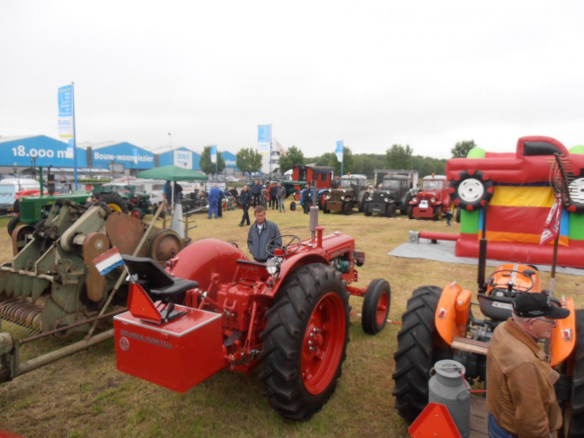 Activiteiten en tractor oldtimers bij Boer Staphorst
