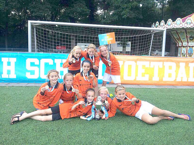 Kampioensijs voor de meisjes van De Vlieger: nummer drie van Nederland