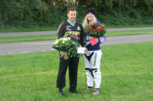 KWC huldigt succesvolle fietscrossers