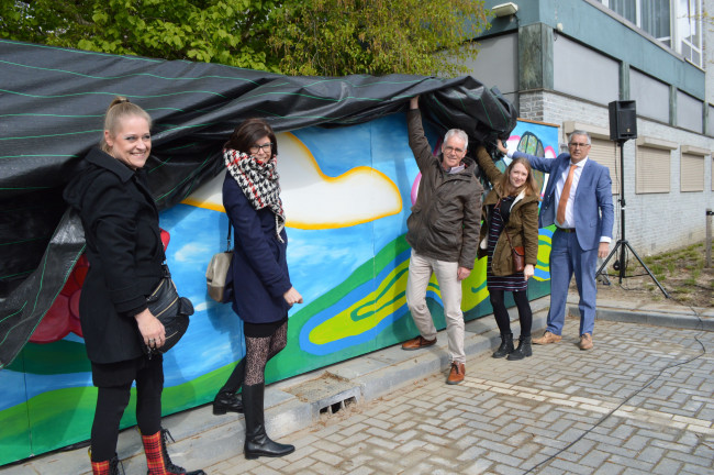 De kunst op het Meerpaalplein is een vervolg van het project op het Steenbergenplein.