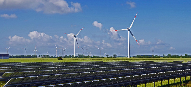 Politieke partijen zijn voorzichtig als het gaat om inruilen van boerenland voor zonnepanelen