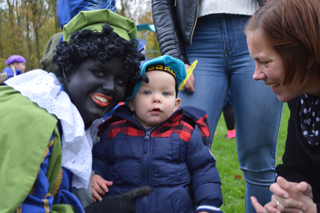 Zwarte Piet tijdens de intocht in Swifterbant van vorig jaar.