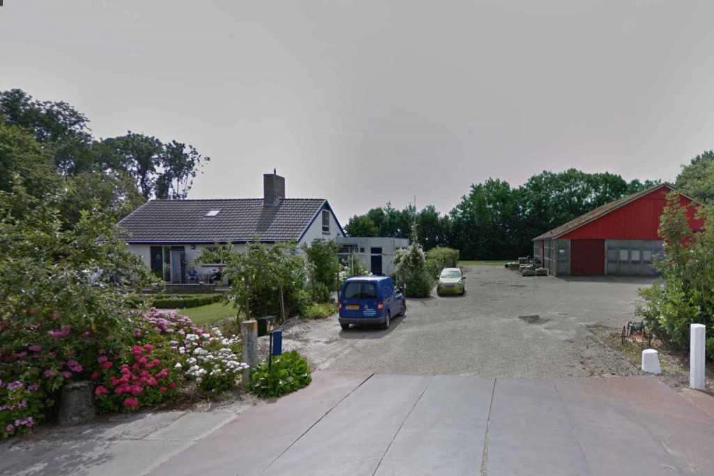 De woning en de schuur aan de Klingenweg.