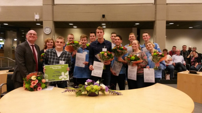 Jan Tolhoek (derde van links)