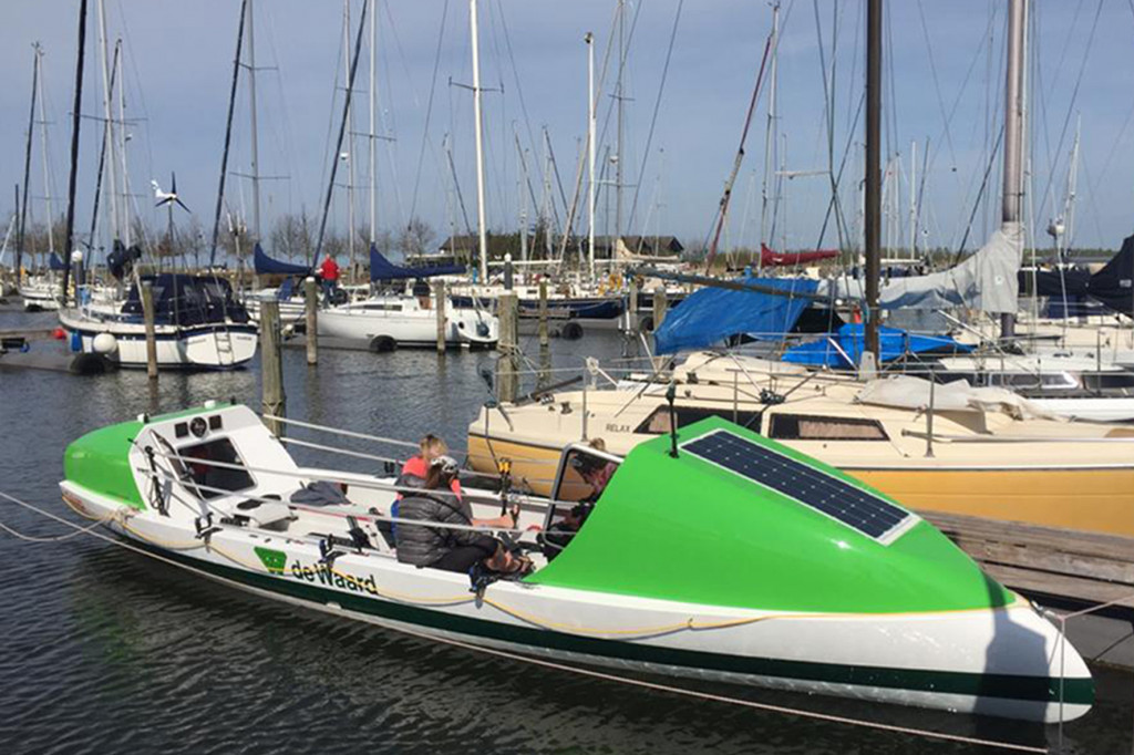 De Queen of Hearts en haar bemanning in Ketelhaven.