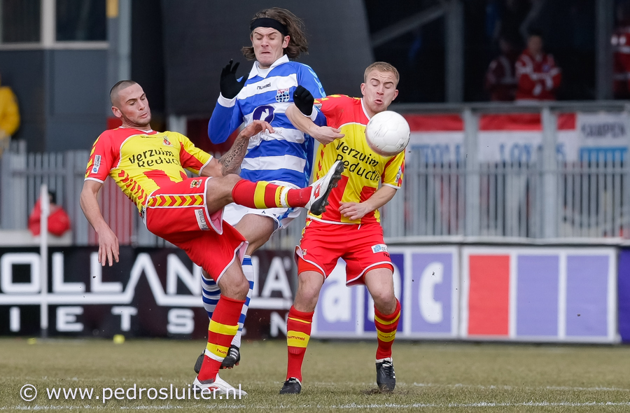 Etiënne Reijnen in 2010 in actie tegen Go Ahead Eagles., https://brugnieuws.nl/uploads/85f26960a226f8005ffca834d06a737b512d9537.jpg