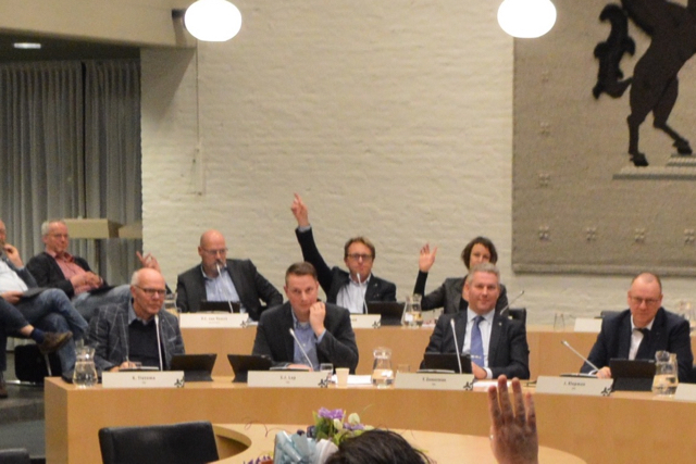  De fractie van de ChristenUnie (achter) stemde donderdag tegen de plannen voor het Redeplein. 