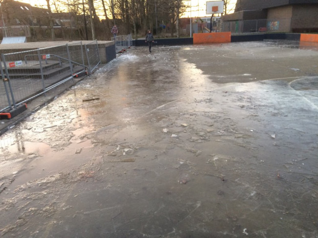 Er is niet veel meer over van de ijsvloer.