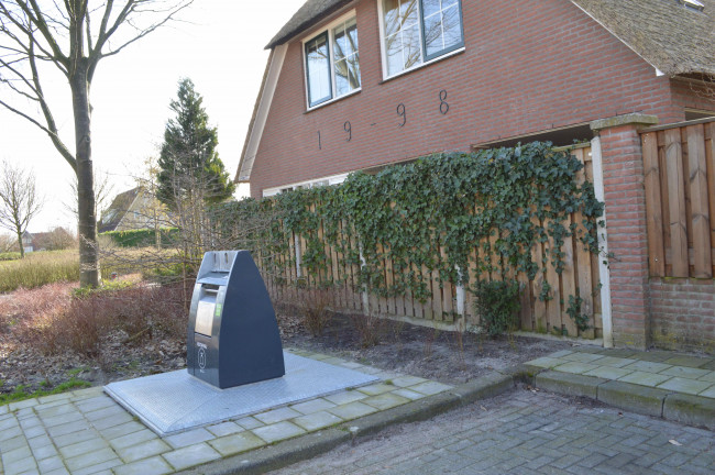 De container aan de Havikskruid staat te dicht op de erfgrens van de buurman.