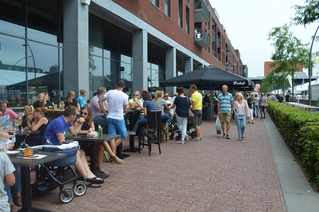 Wethouder wil kijken naar mogelijkheden fietsroute over het Redeplein