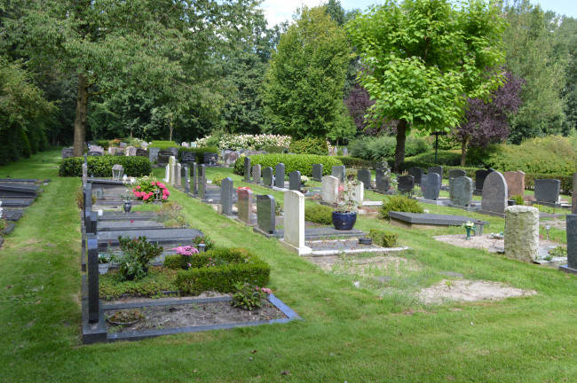  Begraafplaats De Wissel in Dronten. 