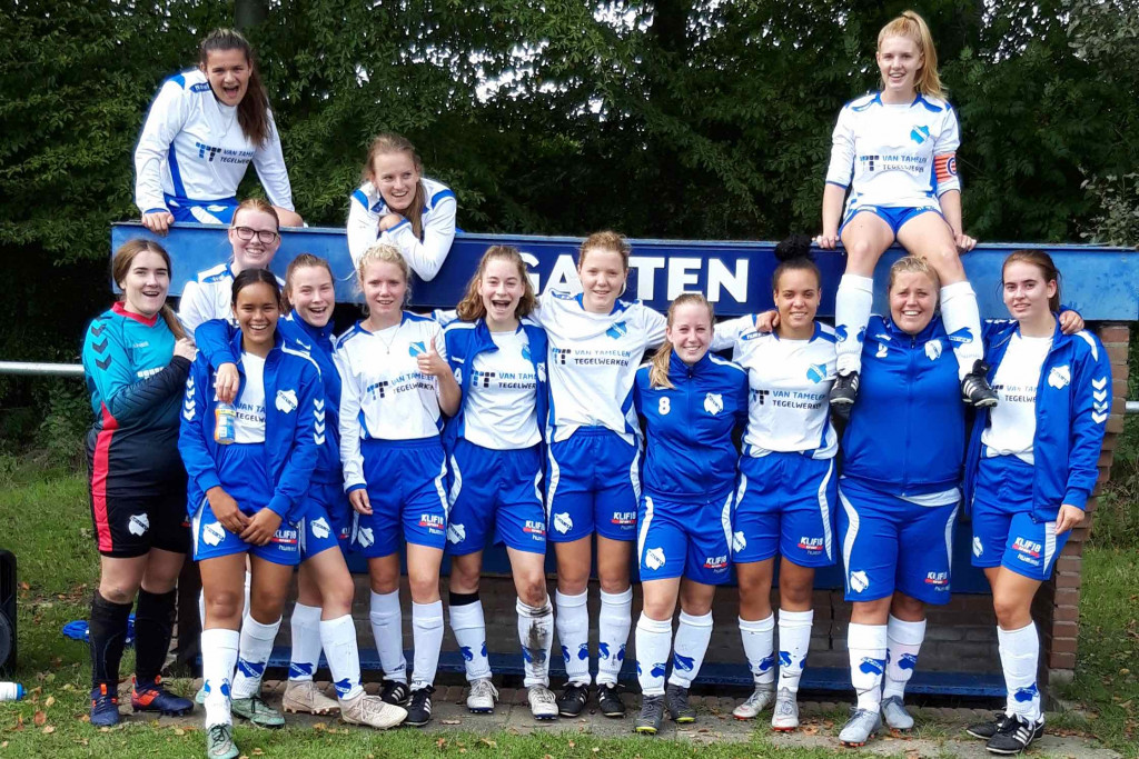 Het eerste vrouwenelftal van Swift'64