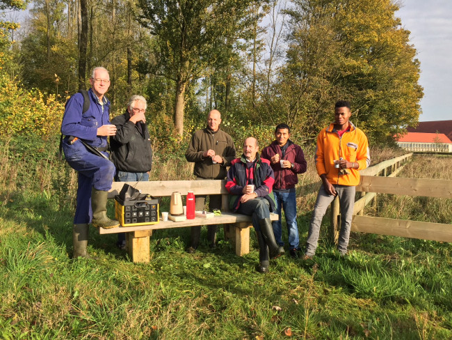 Pauze voor de vrijwilligers in het Torenbosje.
