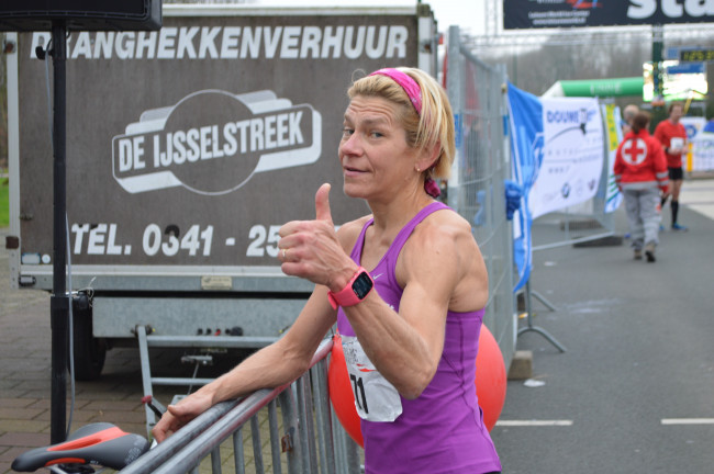 Vannessa Gosselink loopt er na de Kerstloop nog fris bij.