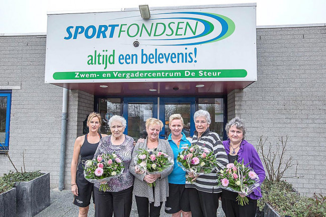 Vijf dames in het zonnetje gezet in zwembad De Steur