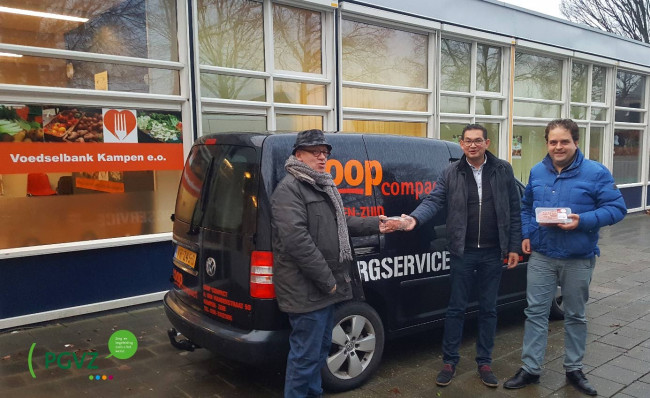 CoopCompact Kampen-Zuid & PGVZ Thuiszorg doneren aan de Voedselbank