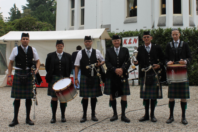 Dronten and District Pipe Band in Molenhoek