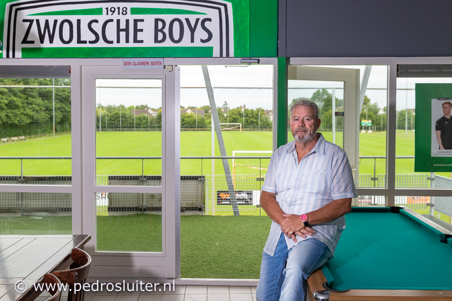 Voorzitter Jan Huiskens in het clubhuis van Zwolsche Boys