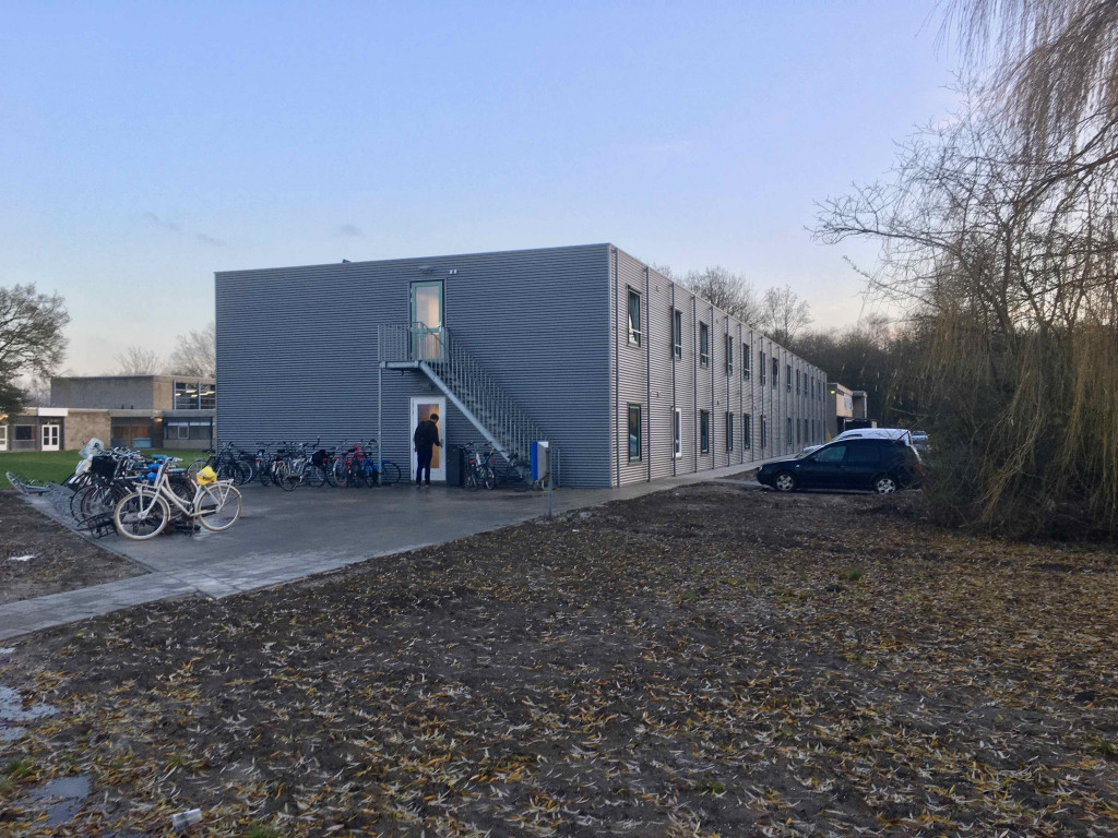 De in 2019 geplaatste studentenkamers op de campus.