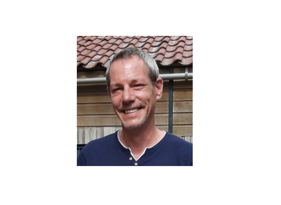 In the picture 397 met Gilbert Molenaar