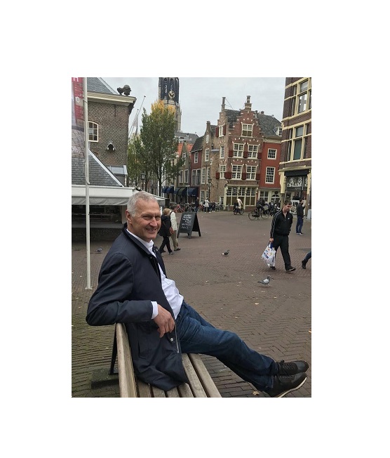 In the picture 399 met Henk van den Bos